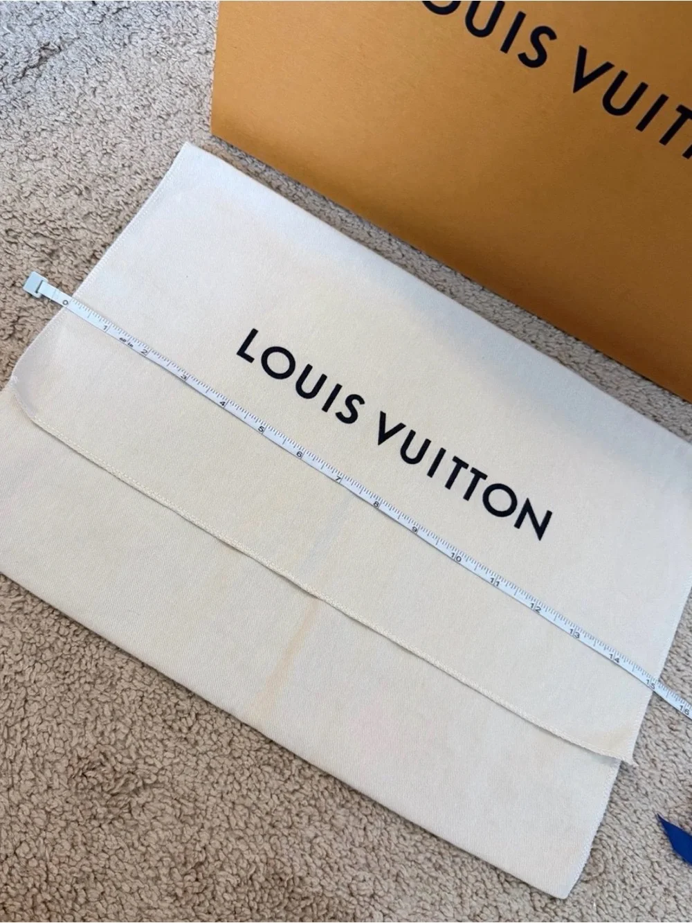 LOUIS VUITTON